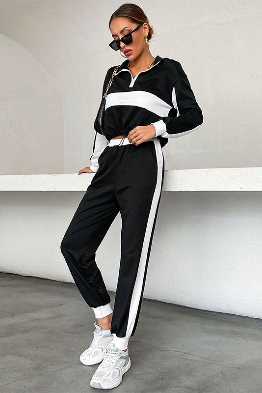 Cropped Sweatshirt & Joggers Set