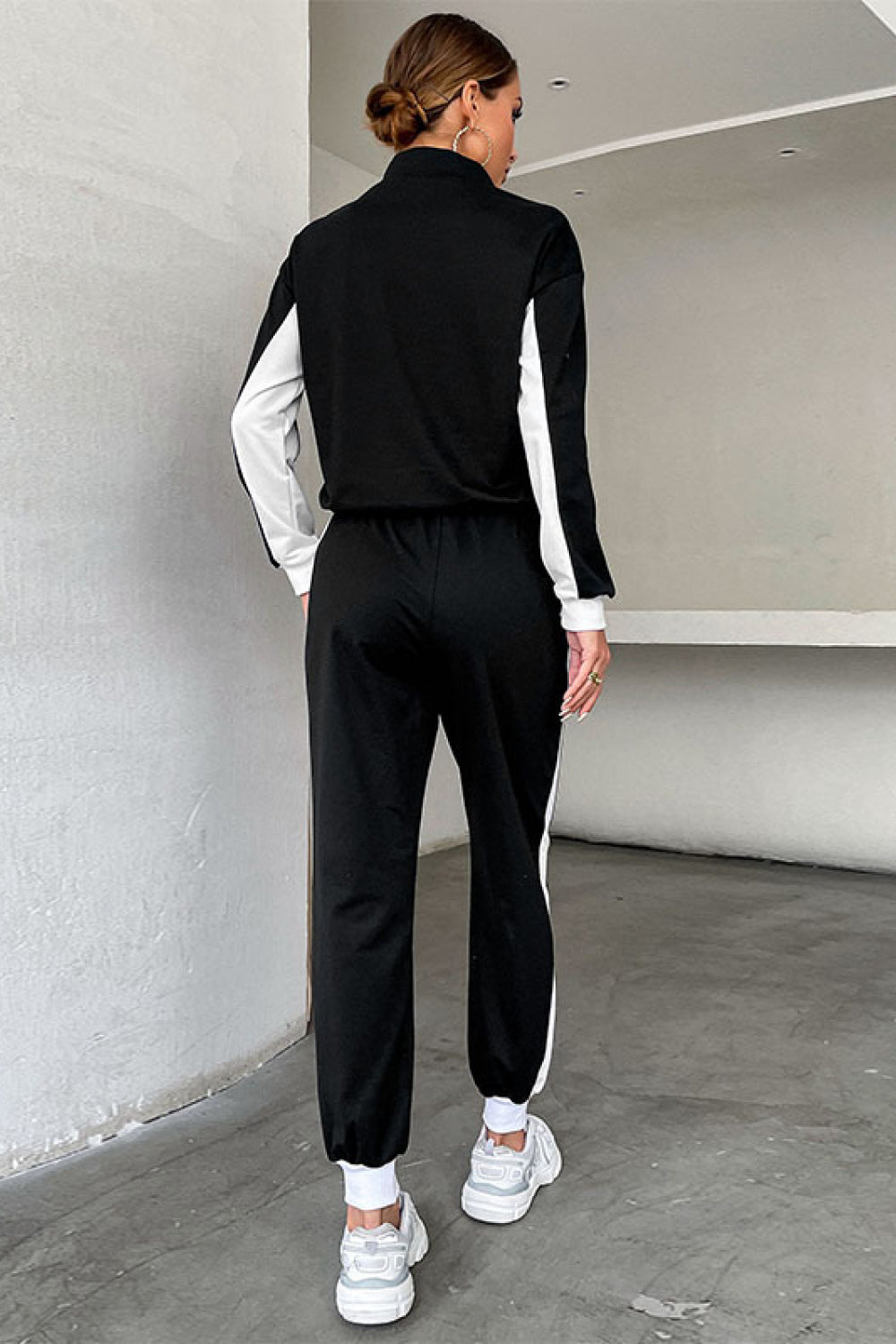 Cropped Sweatshirt & Joggers Set